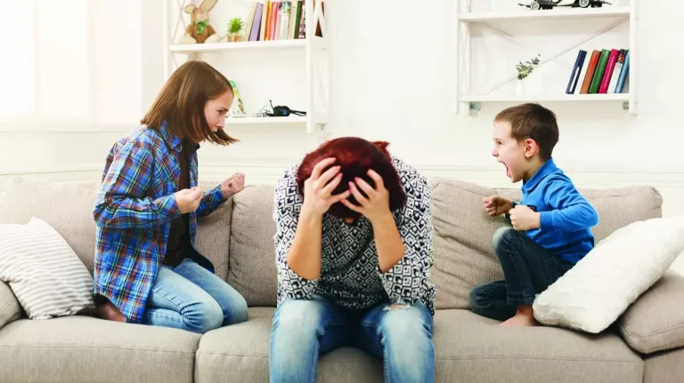 Ebeveynin Çocuğuna Küstüğü Bir Evde Yetişkin Yoktur / Oyun Terapisi Perspektifinden